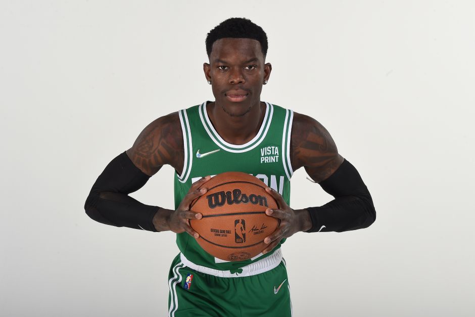 熟悉么?图片报:慕尼黑1860极端球迷在拜仁训练场涂鸦